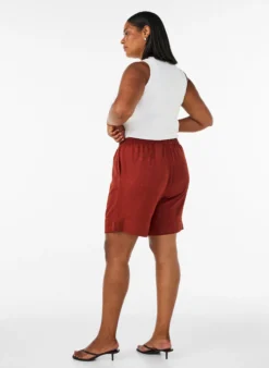 Shorts mit Taschen und hoher Taille