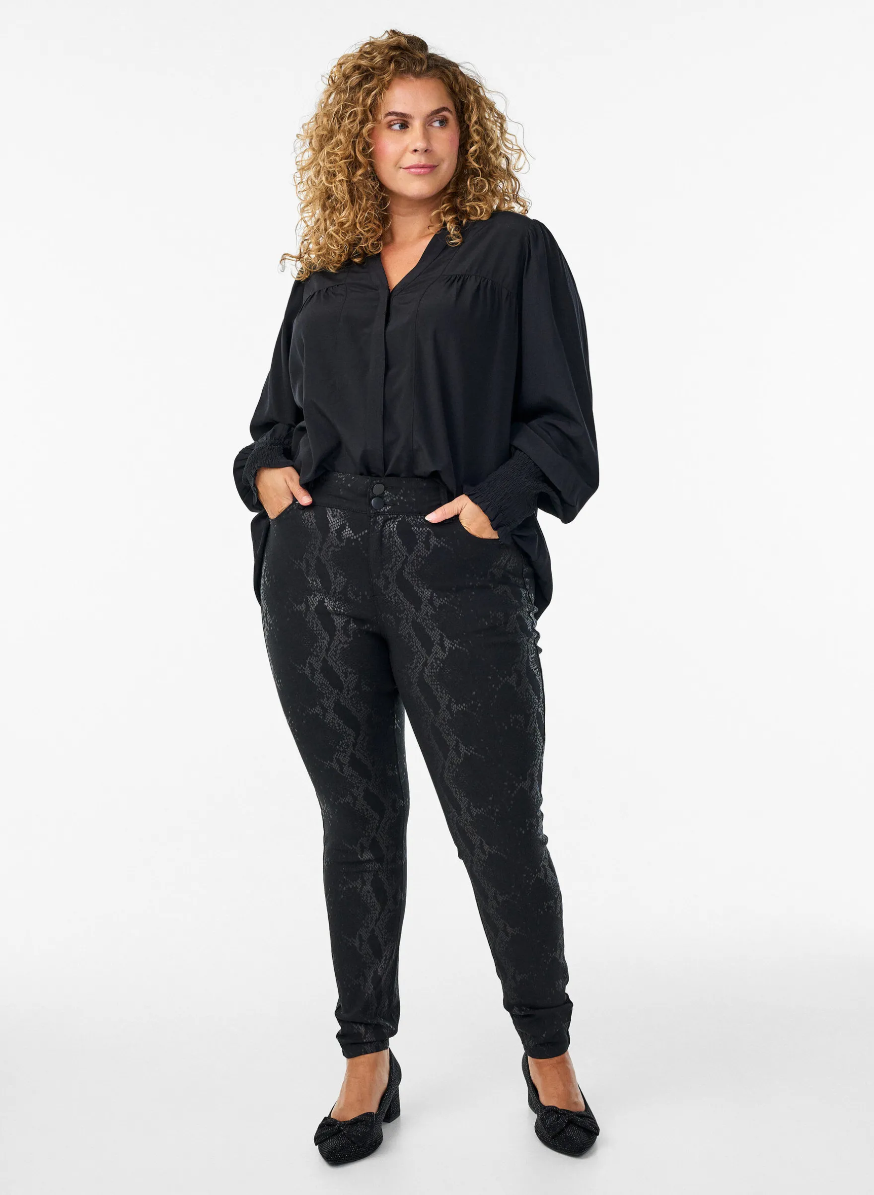 Slim-fit-Hose mit Schlangenmuster