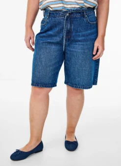 Slim fit Jeansshorts mit Bindegürtel