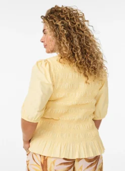 Smockbluse mit Rüschensaum und U-Boot-Ausschnitt