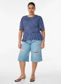 Smockbluse mit Vichy-Karo und Rüschensaum