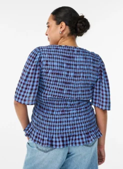 Smockbluse mit Vichy-Karo und Rüschensaum