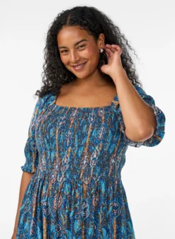 Sommerkleid aus Viskose mit Paisleymuster