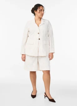 Spitzenblazer mit Knopfverschluss