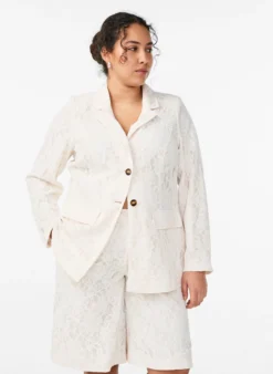 Spitzenblazer mit Knopfverschluss