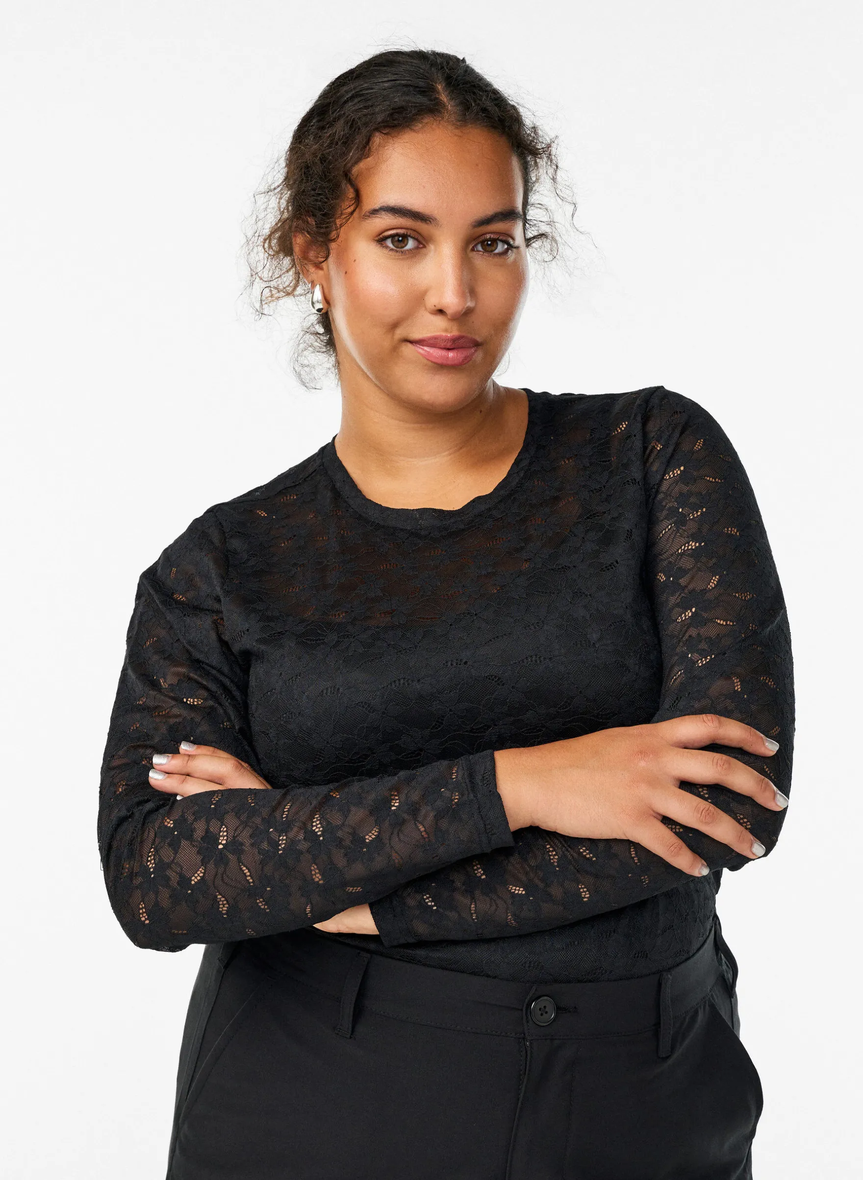 Spitzenbluse mit Rundhalsausschnitt und Slim Fit