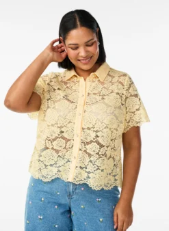 Spitzen blusenshirt mit perlenknöpfen