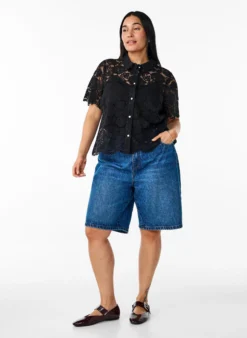Spitzen blusenshirt mit perlenknöpfen