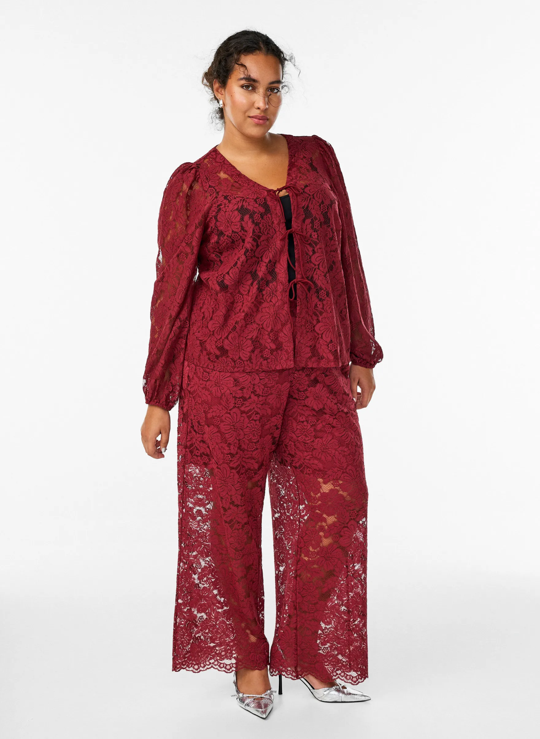 Spitzenhose mit hoher Taille und Taschen