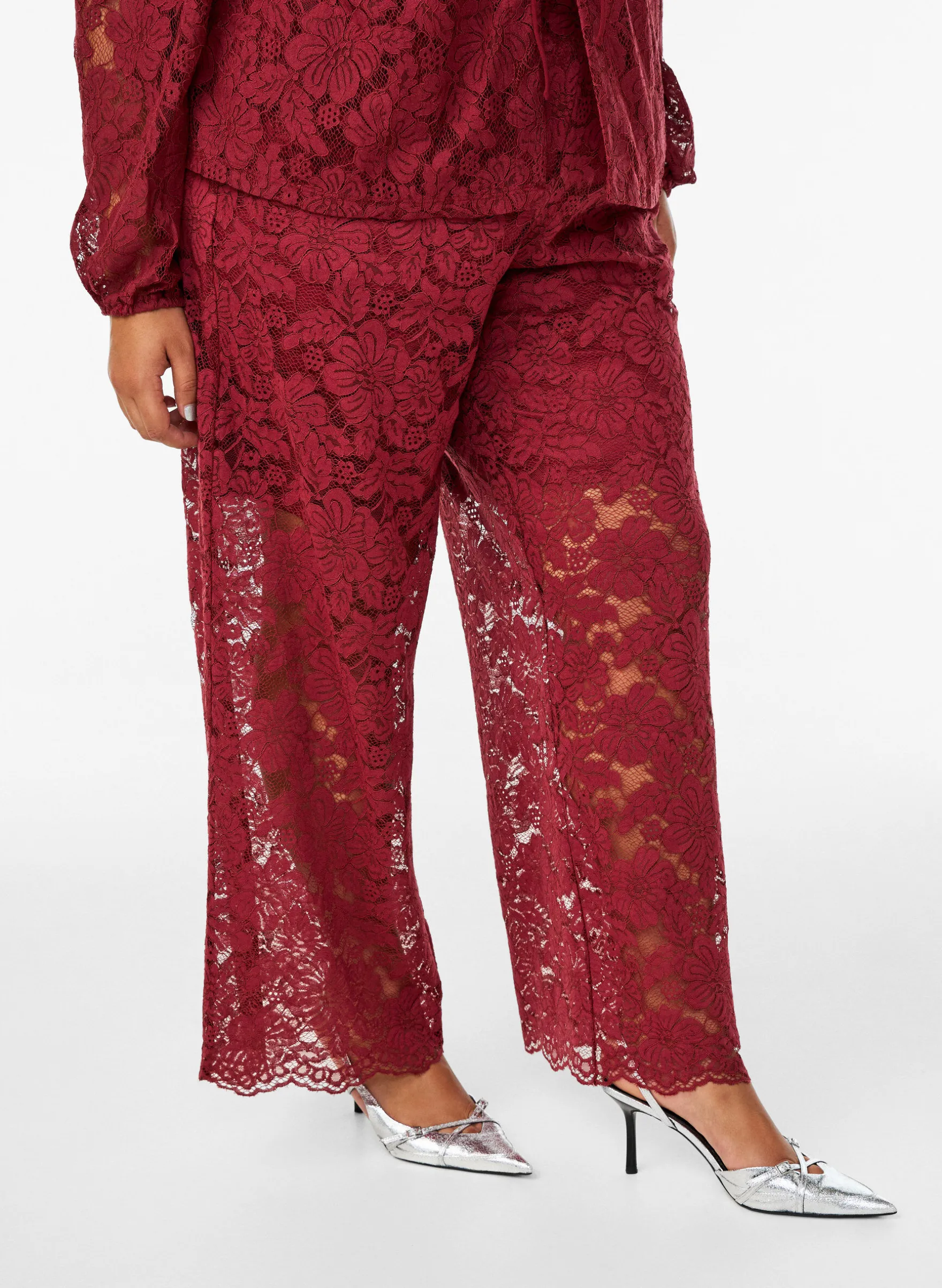 Spitzenhose mit hoher Taille und Taschen