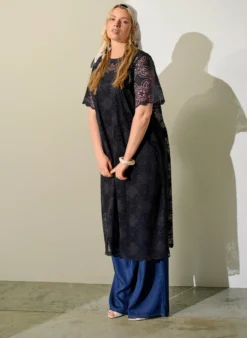 Spitzen-Midikleid mit 1/2-Ärmeln