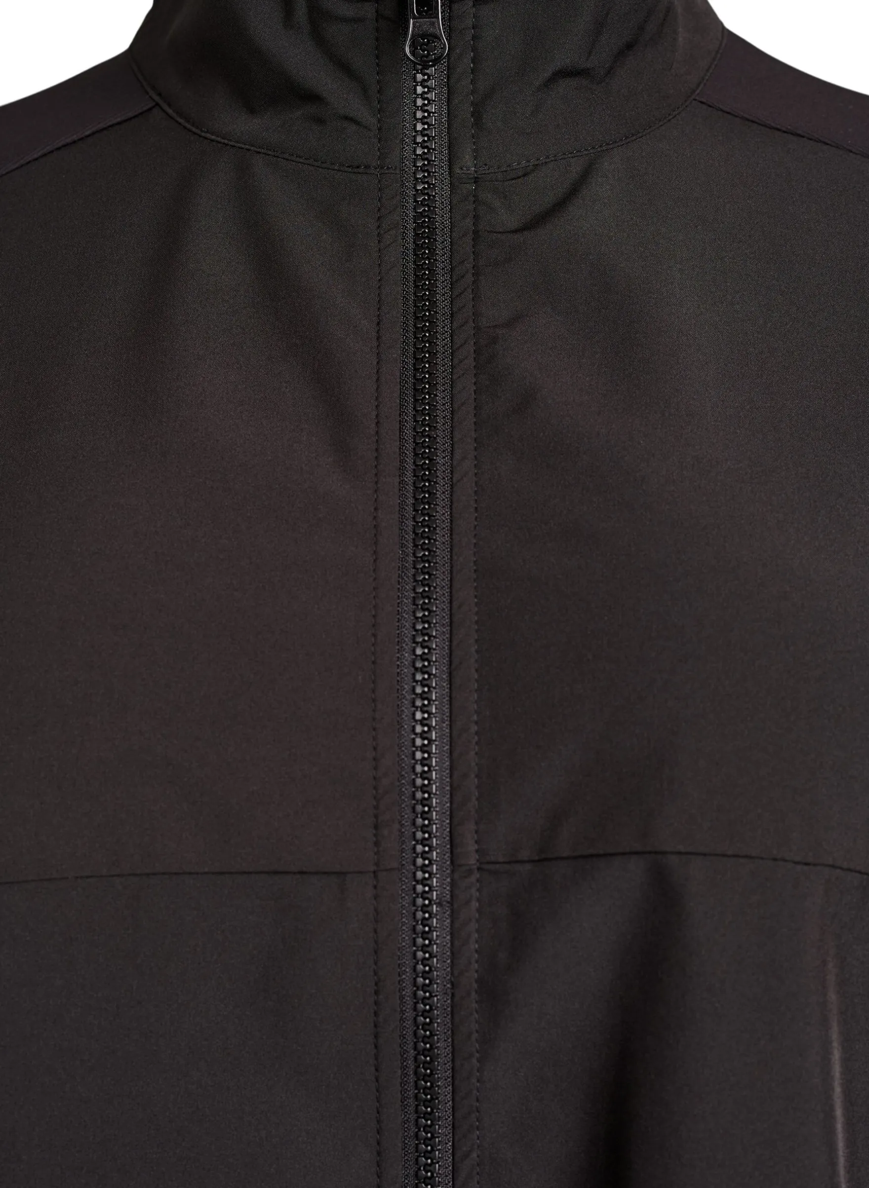 Sportliche Leichtjacke mit hohem Kragen und Taschen
