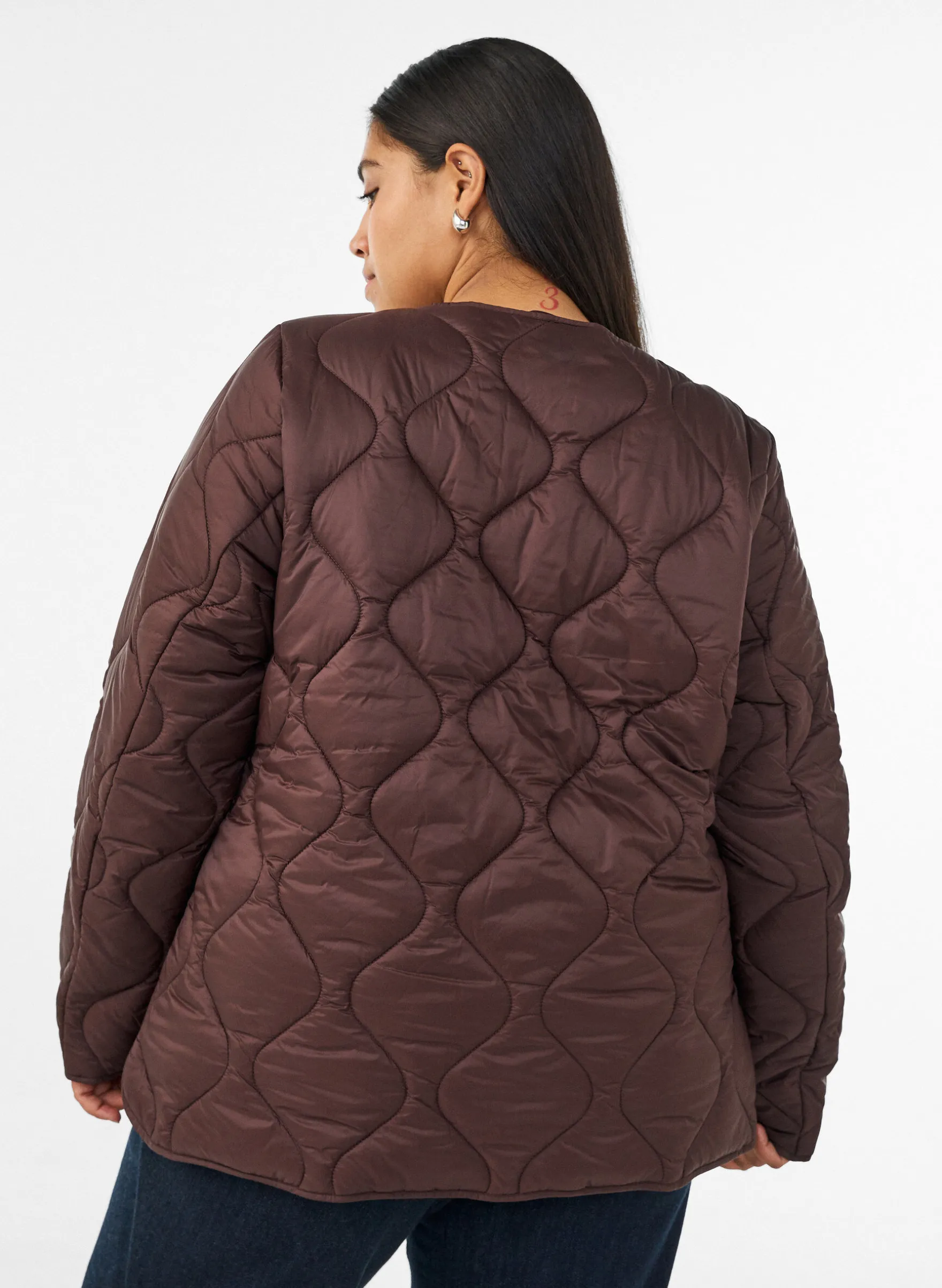 Steppjacke mit Druckknöpfen und Rundhalsausschnitt