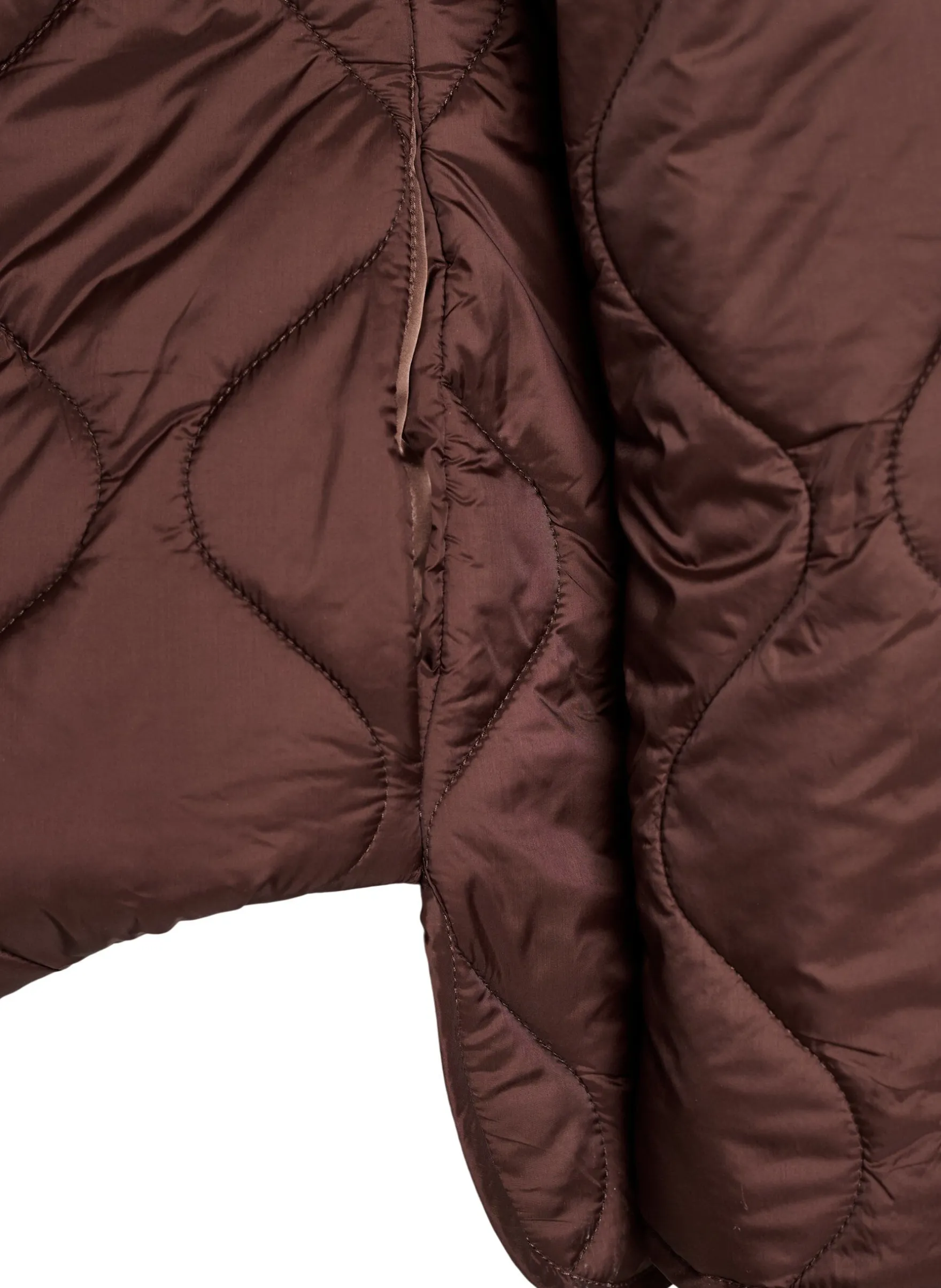 Steppjacke mit Druckknöpfen und Rundhalsausschnitt