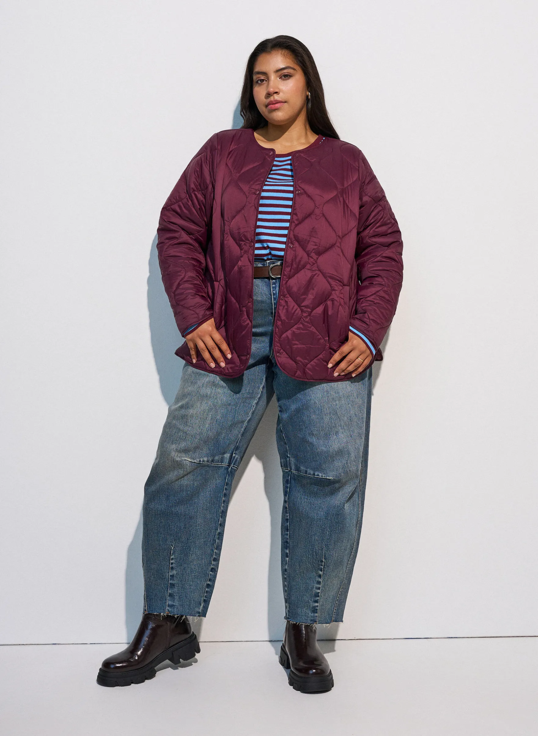 Steppjacke mit Druckknöpfen und Rundhalsausschnitt