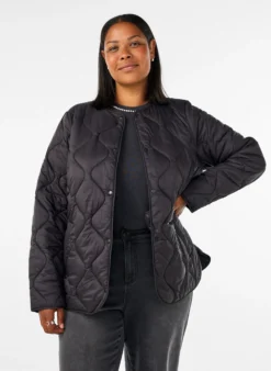 Steppjacke mit Druckknöpfen und Rundhalsausschnitt