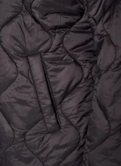 Steppjacke mit Druckknöpfen und Rundhalsausschnitt