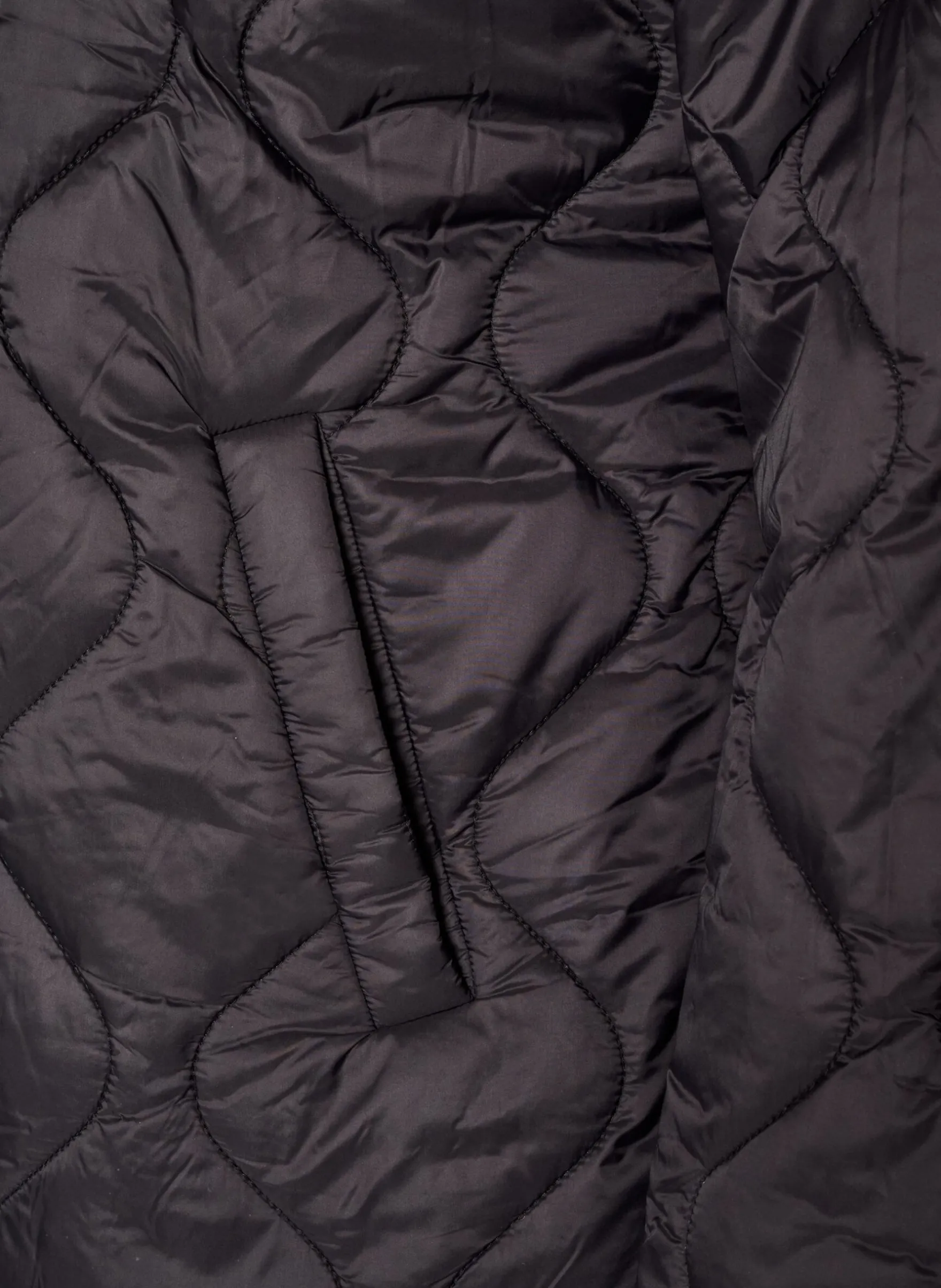 Steppjacke mit Druckknöpfen und Rundhalsausschnitt