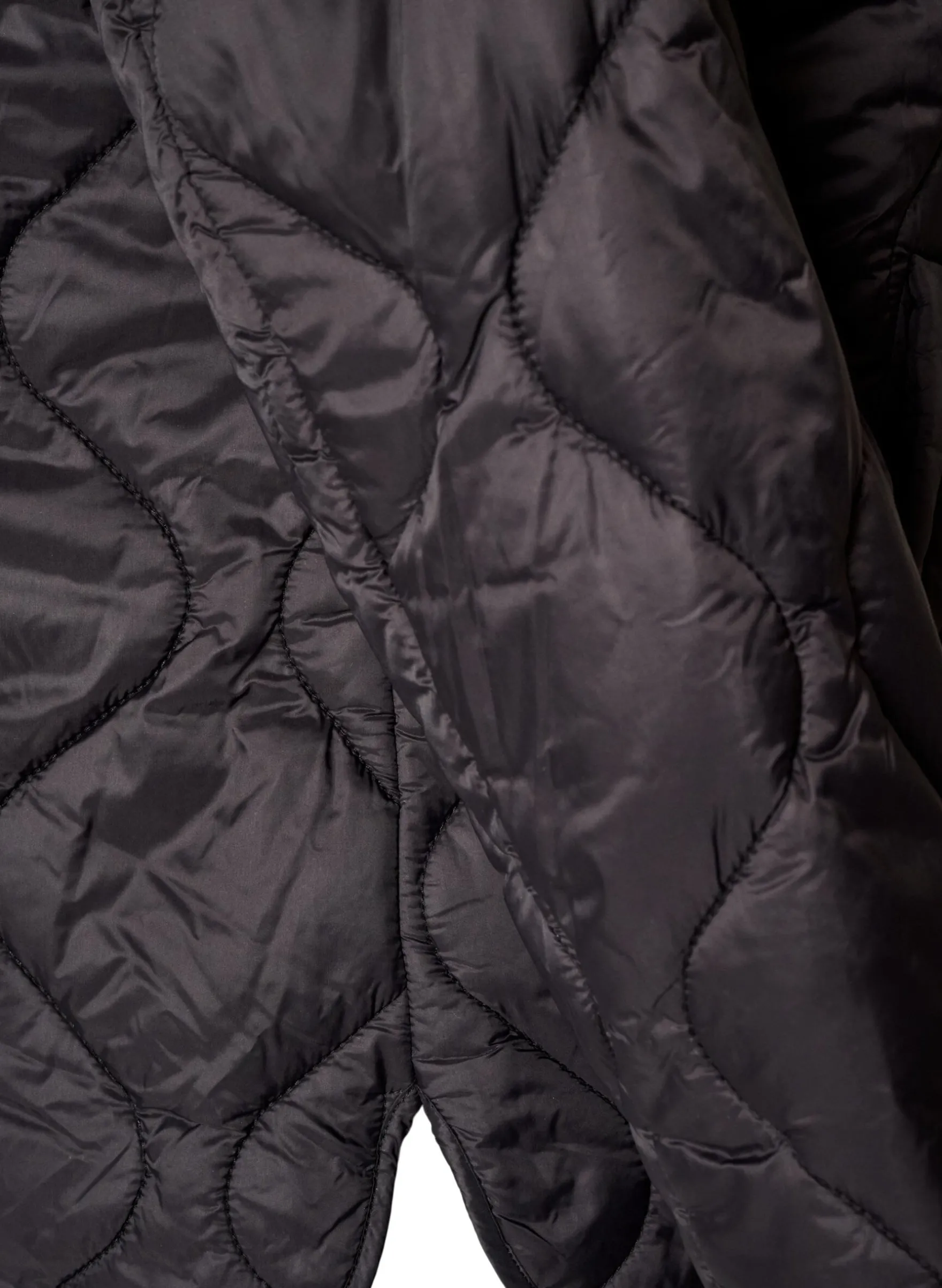 Steppjacke mit Druckknöpfen und Rundhalsausschnitt
