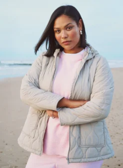 Steppjacke mit Kapuze und Taschen