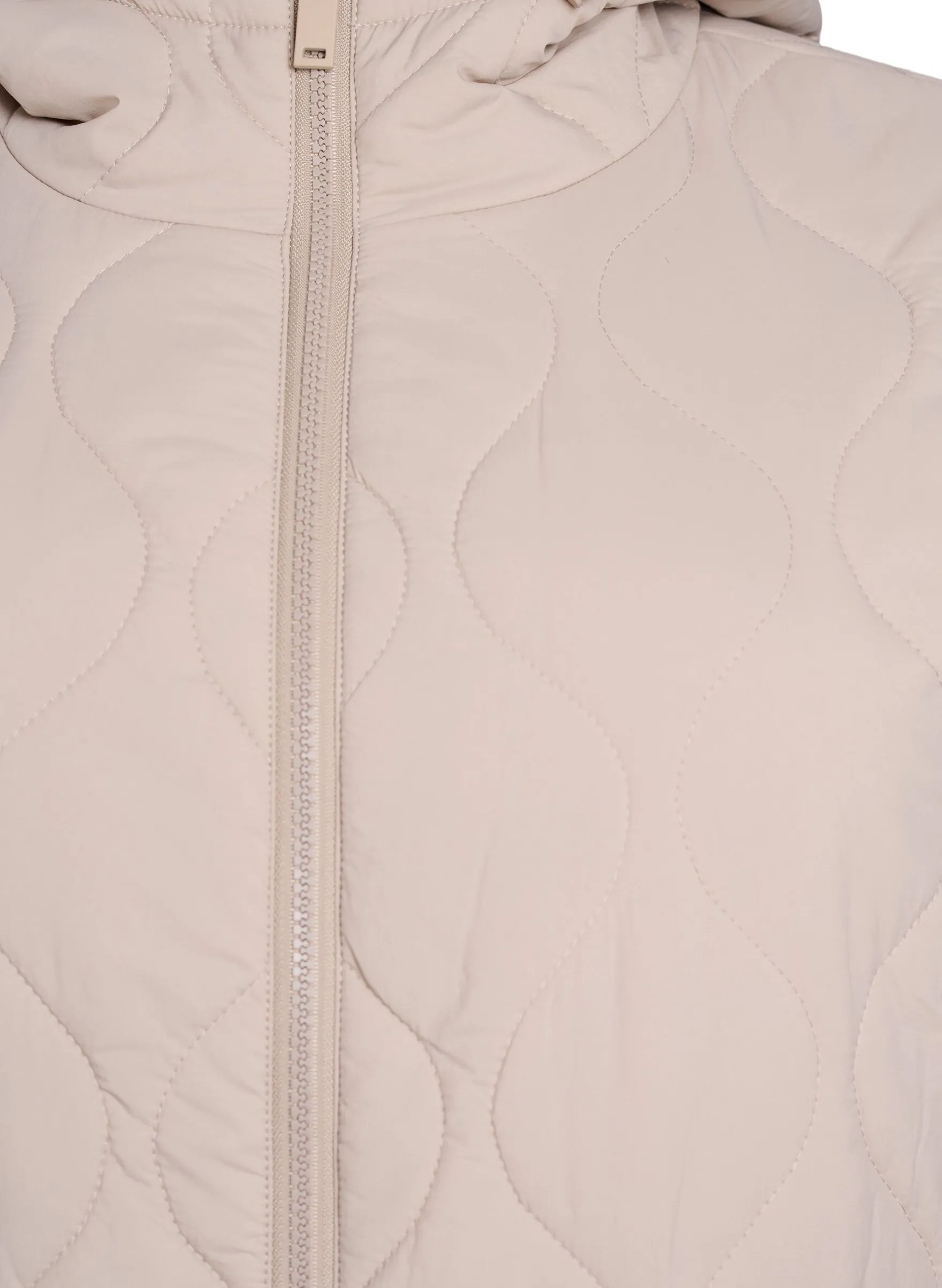 Steppjacke mit Kapuze und Taschen