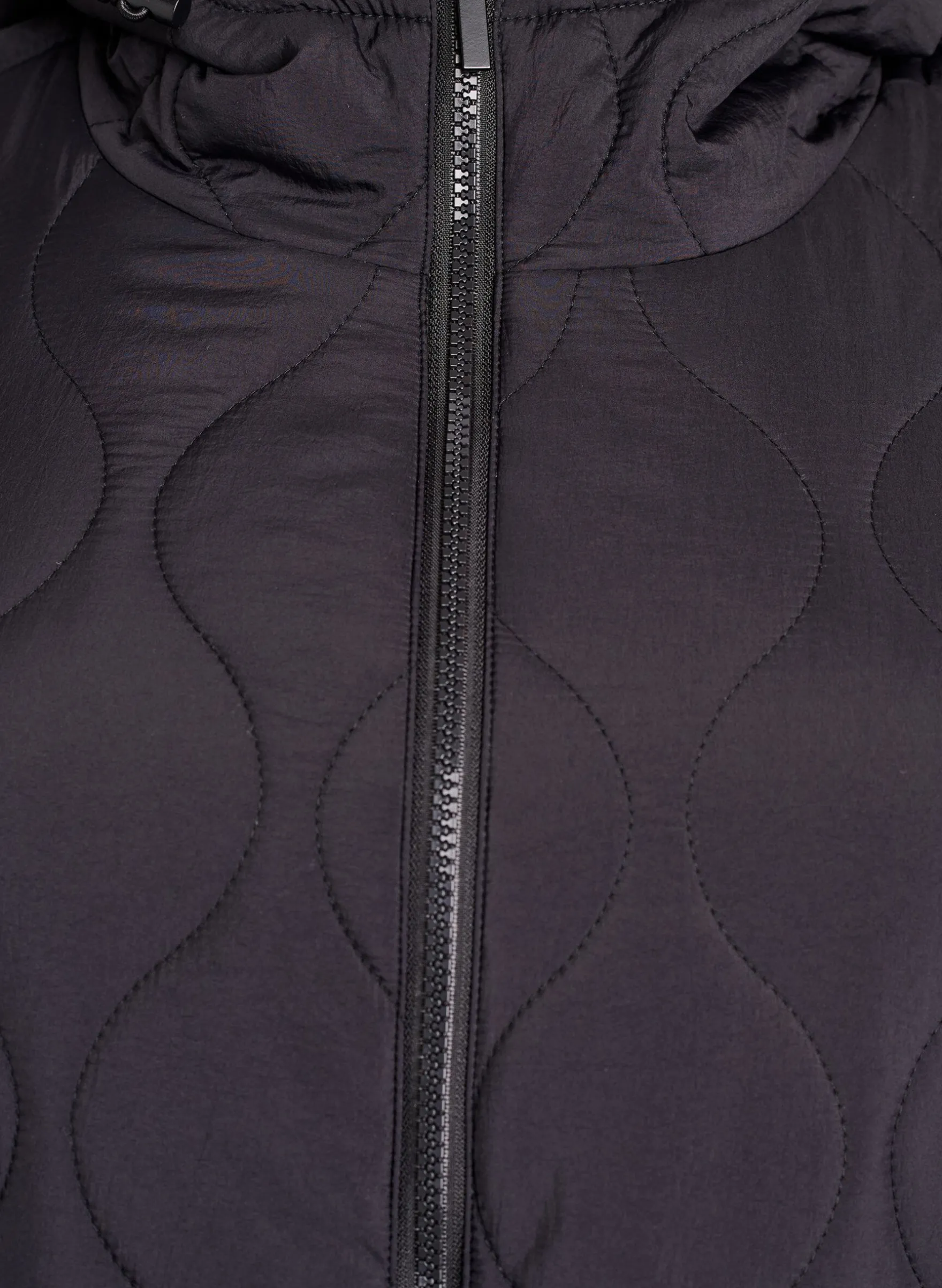 Steppjacke mit Kapuze und Taschen