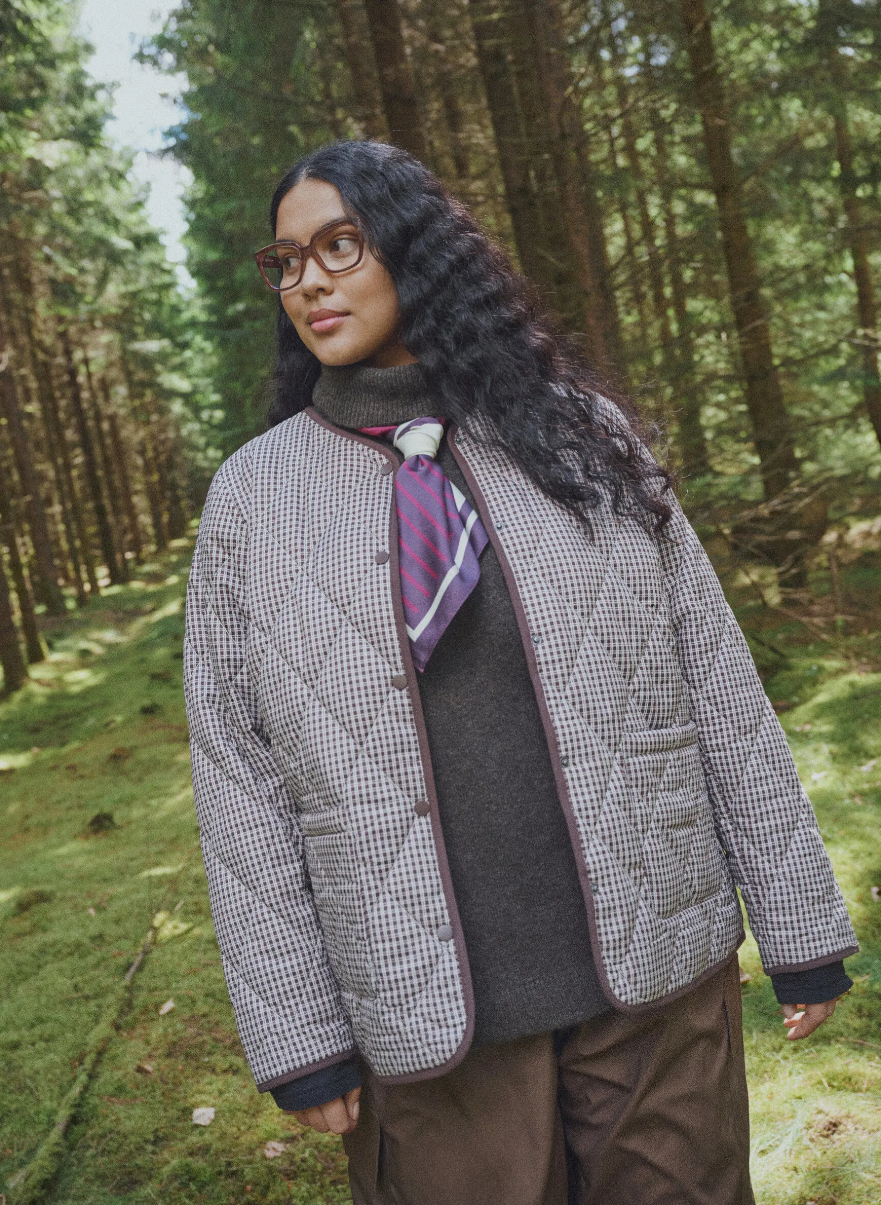 Steppjacke mit kleinem Karomuster und Kontrastbesatz