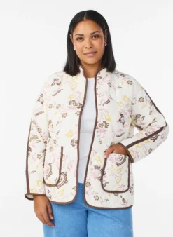 Steppjacke mit Knöpfen und geblümtem Muster