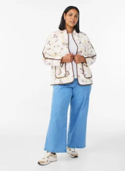 Steppjacke mit Knöpfen und geblümtem Muster