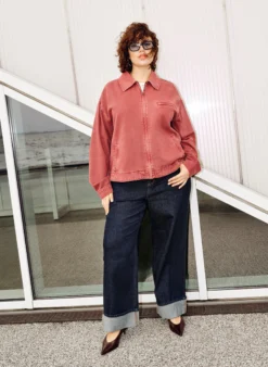 Straight-Fit-Jeans mit weitem Bein und Umschlag