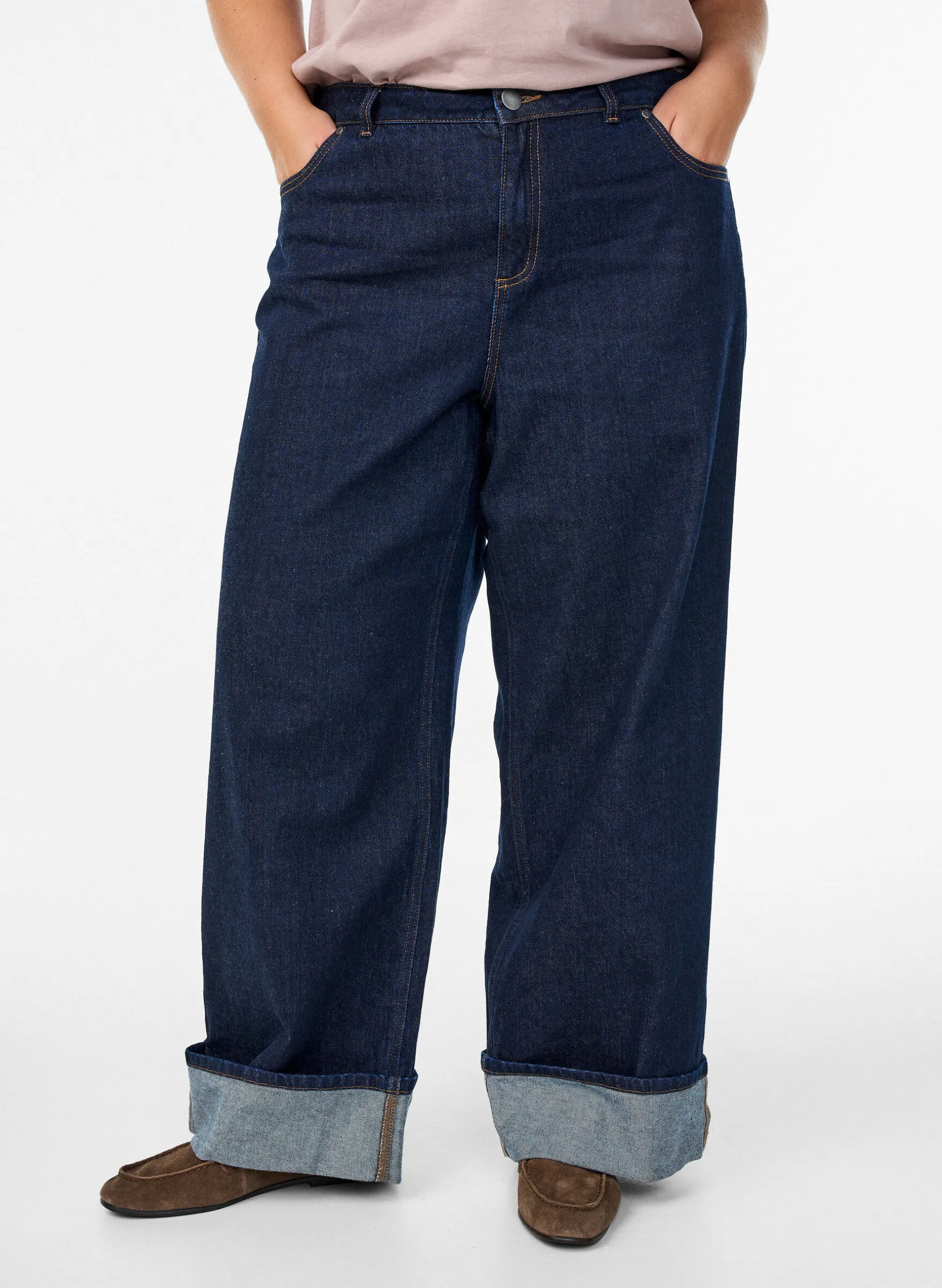 Straight-Fit-Jeans mit weitem Bein und Umschlag