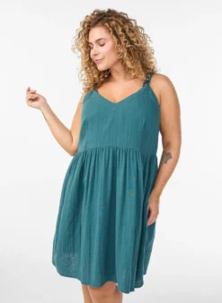 Strandkleid aus Baumwolle mit schmalen Trägern