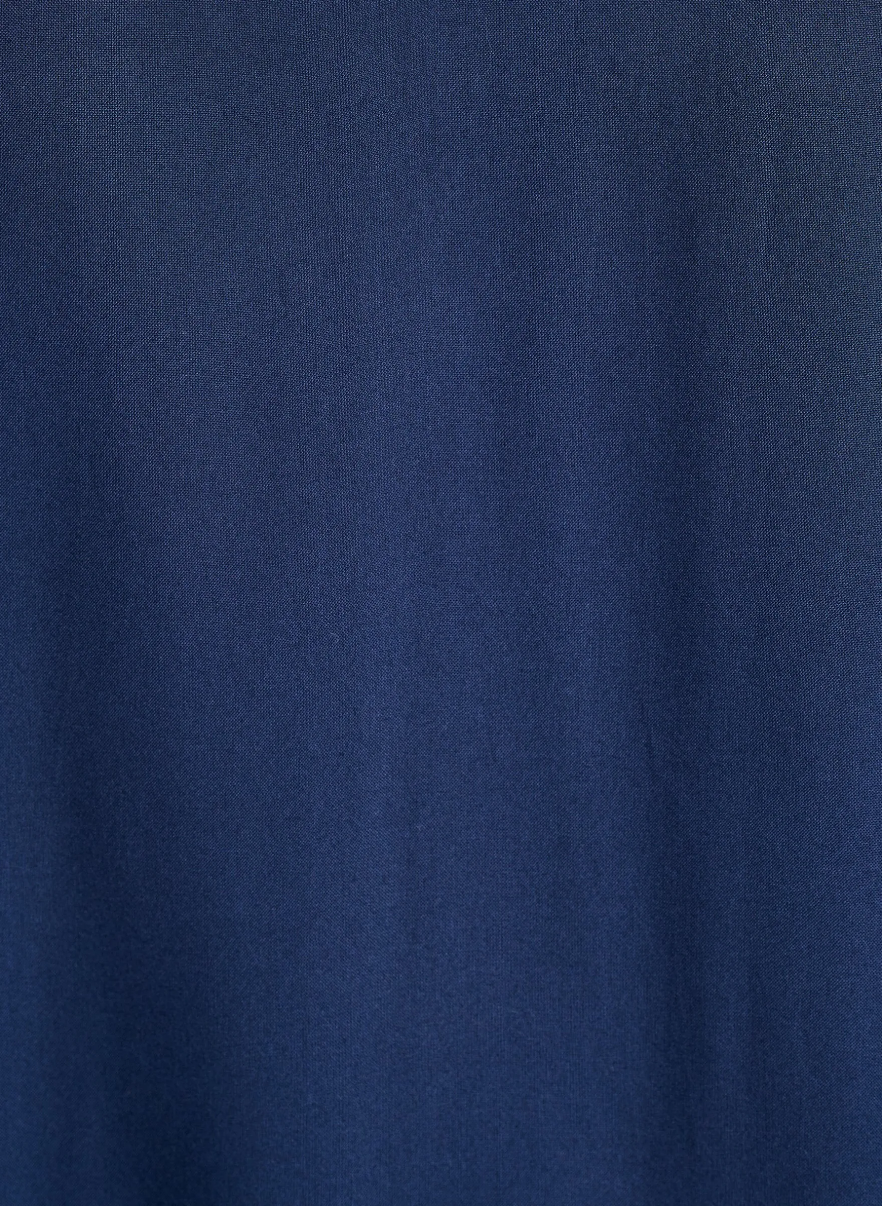 Strandkleid aus Viskose mit Schulterdetail