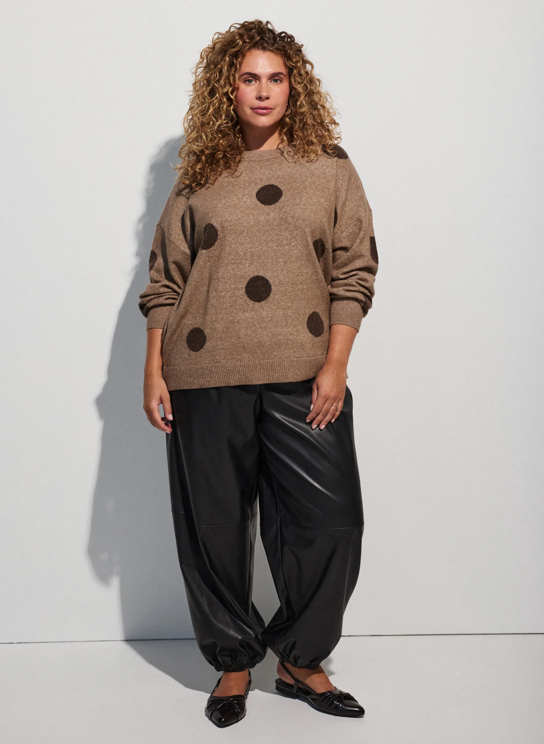Strickbluse mit gepunktetem Muster