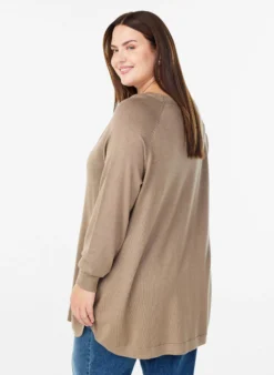 Strickbluse mit seitlichen Knöpfen