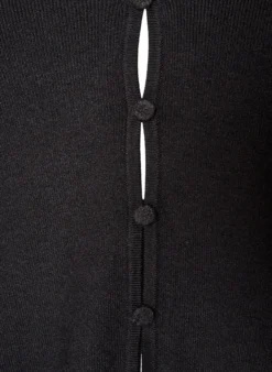 Strickjacke aus Feinstrick mit stoffbezogenen Knöpfen