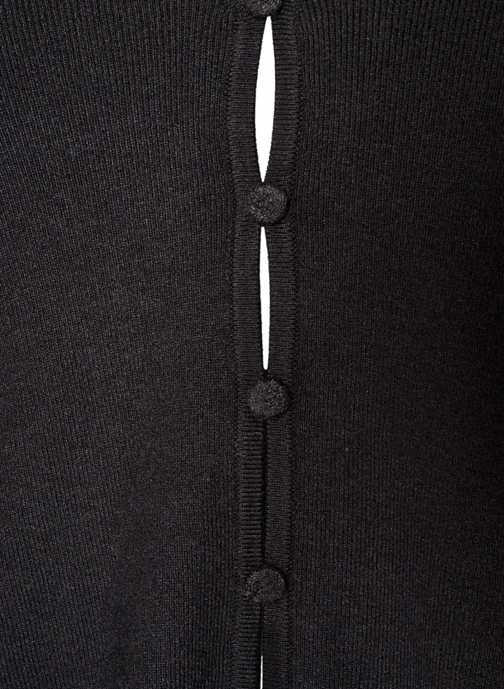 Strickjacke aus Feinstrick mit stoffbezogenen Knöpfen