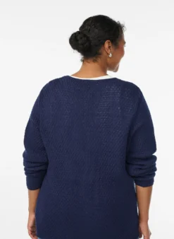 Strickjacke aus Strukturstrick mit kugelförmigen Knöpfen