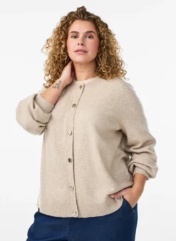 Strickjacke aus weichem Strick mit goldfarbenen Knöpfen