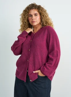 Strickjacke aus weichem Strick mit goldfarbenen Knöpfen