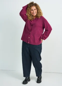 Strickjacke aus weichem Strick mit goldfarbenen Knöpfen