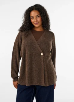 Strickjacke mit asymmetrischem Verschluss