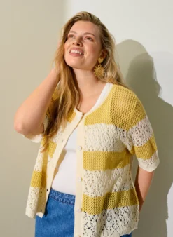 Strickjacke mit Lochstickerei und Streifen