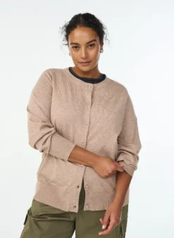 Strickjacke mit Rundhalsausschnitt und stoffbezogenen Knöpfen