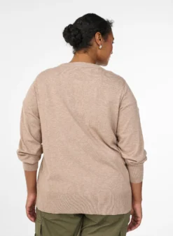 Strickjacke mit Rundhalsausschnitt und stoffbezogenen Knöpfen