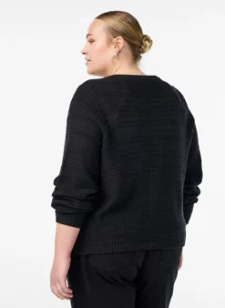 Strickjacke mit Strukturstrick und dekorativen Knöpfen