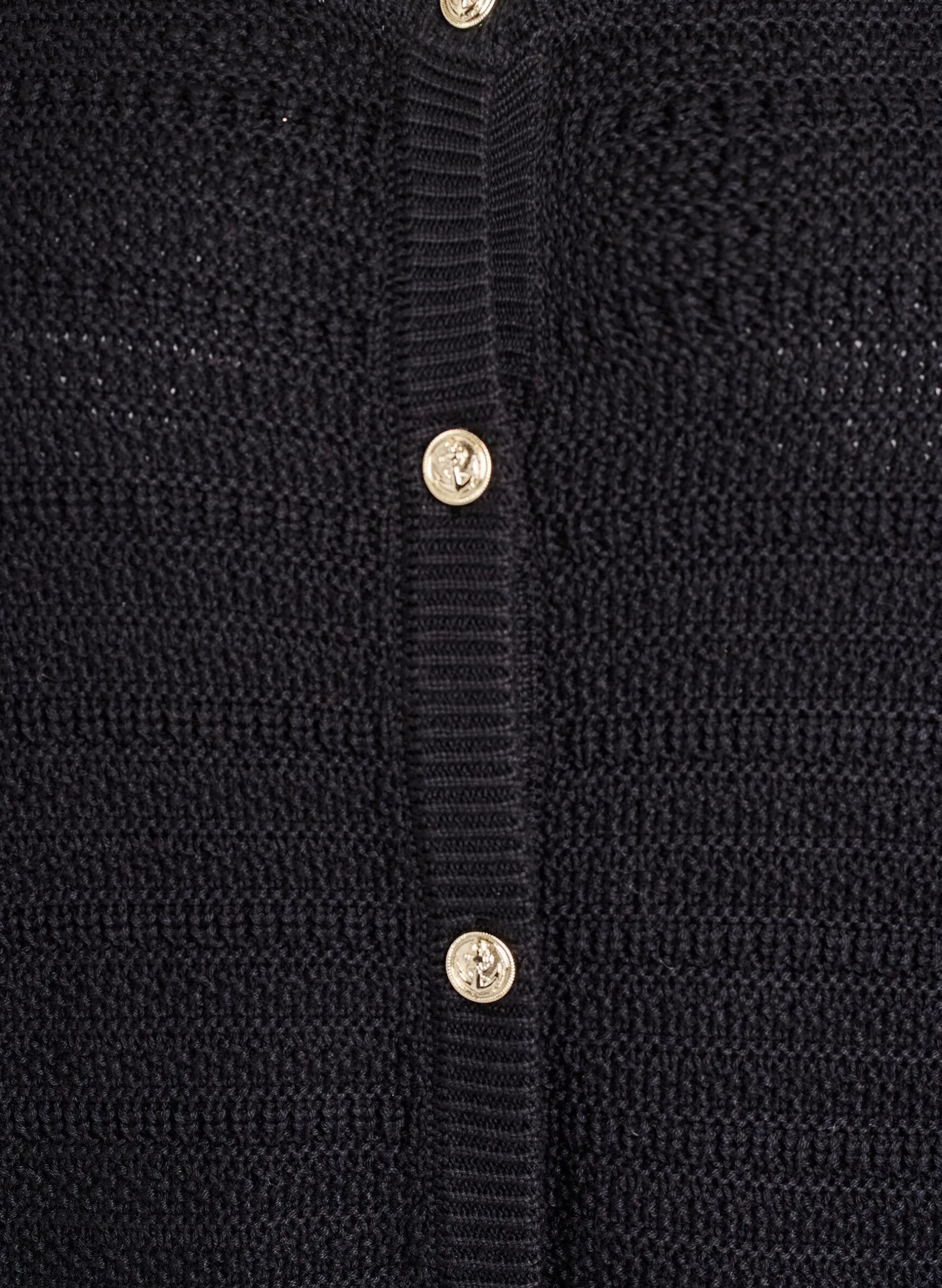 Strickjacke mit Strukturstrick und dekorativen Knöpfen