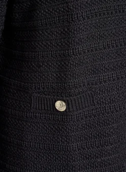 Strickjacke mit Strukturstrick und dekorativen Knöpfen