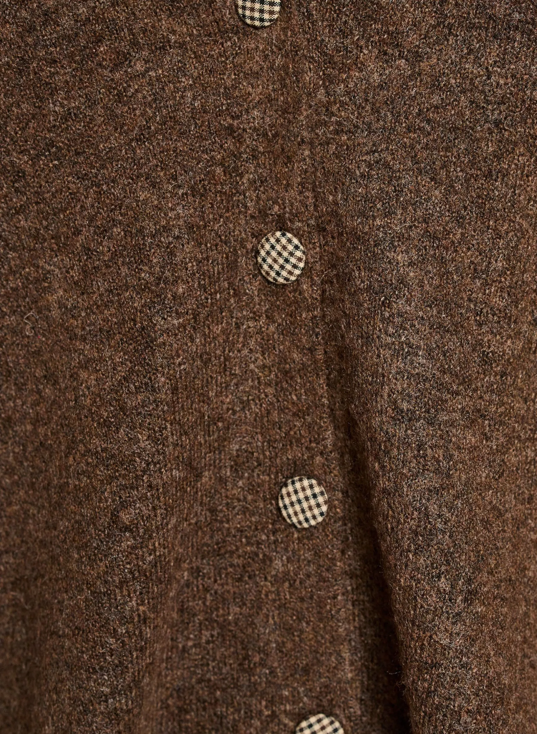 Strickjacke mit Zierknöpfen und V-Ausschnitt