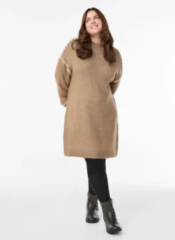 Strickkleid mit Kontrastnähten